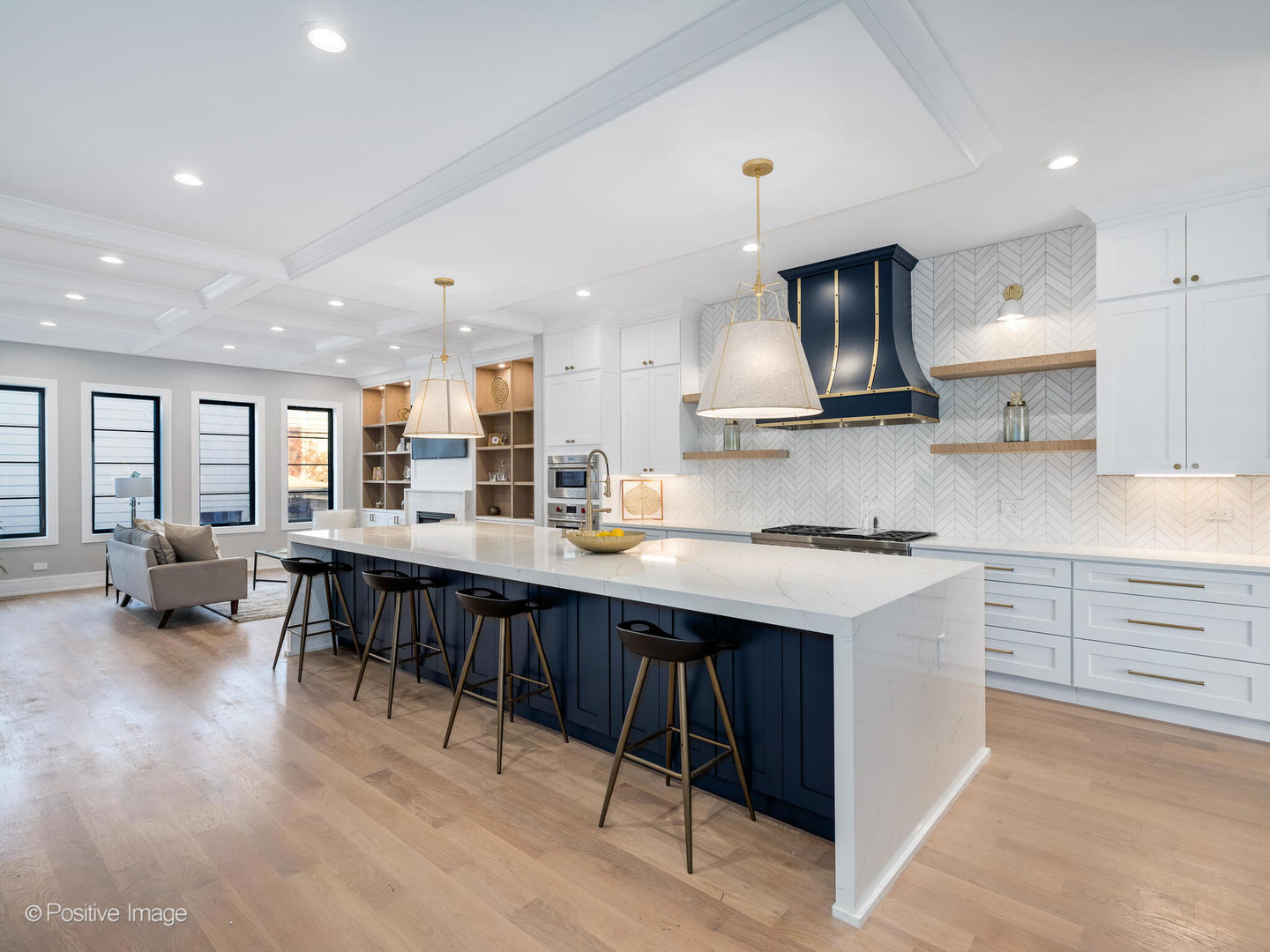 2520 W WILSON Avenue