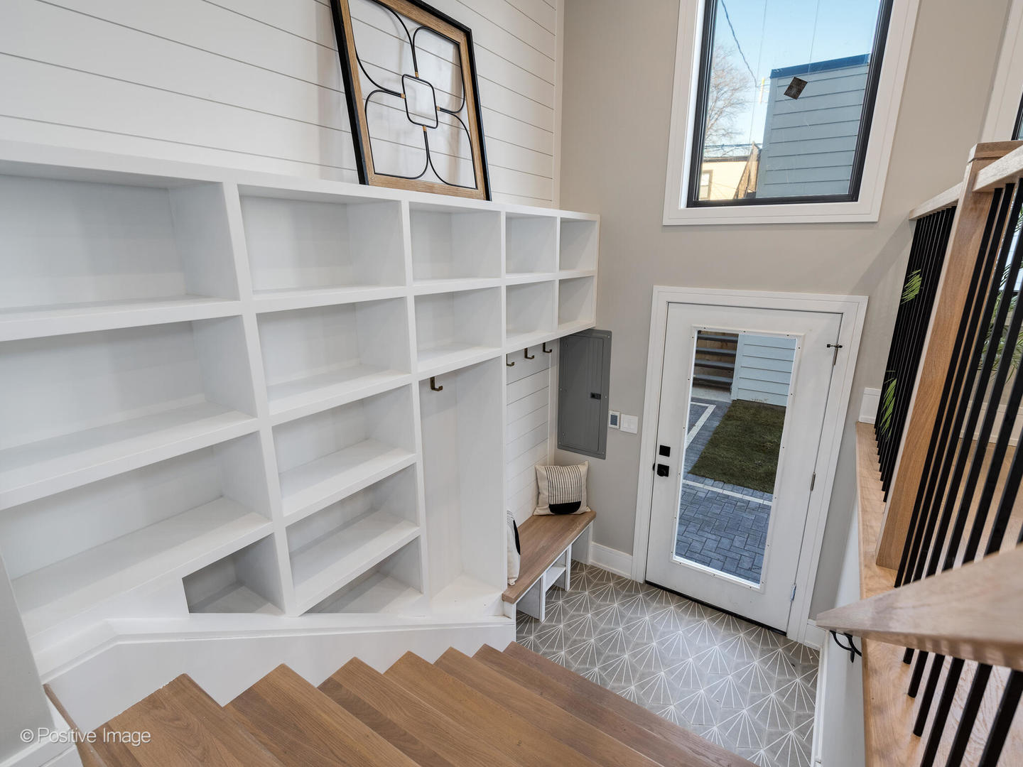 2520 W WILSON Avenue