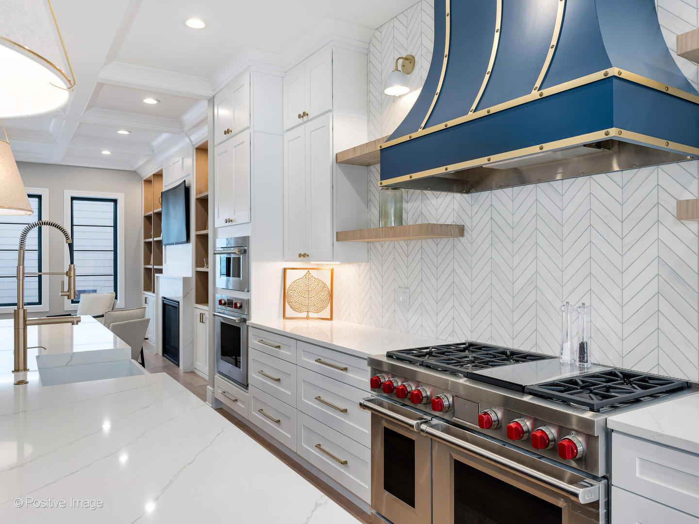 2520 W WILSON Avenue