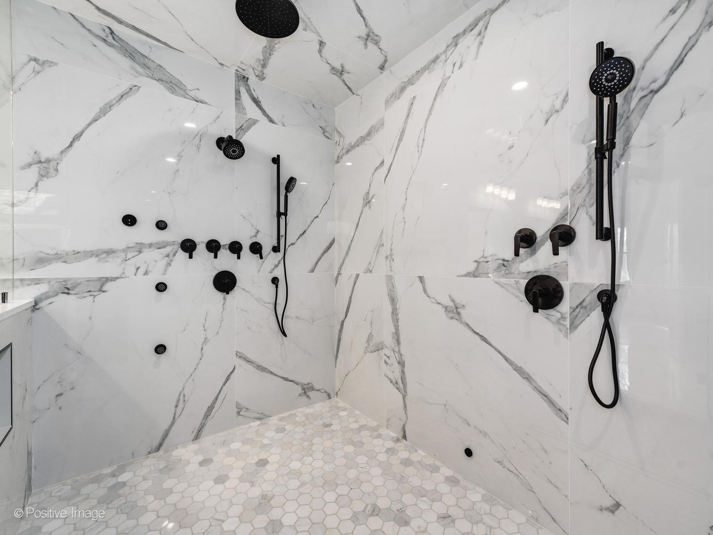 2520 W WILSON Avenue