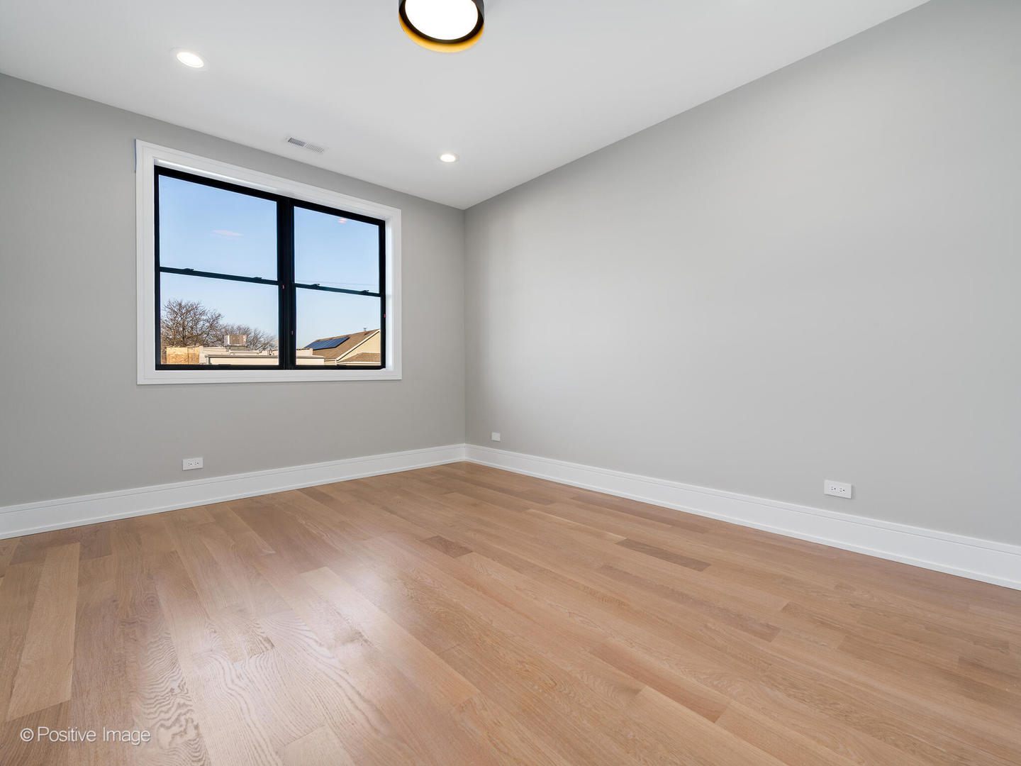 2520 W WILSON Avenue