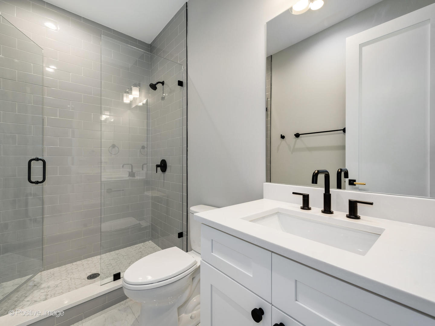 2520 W WILSON Avenue