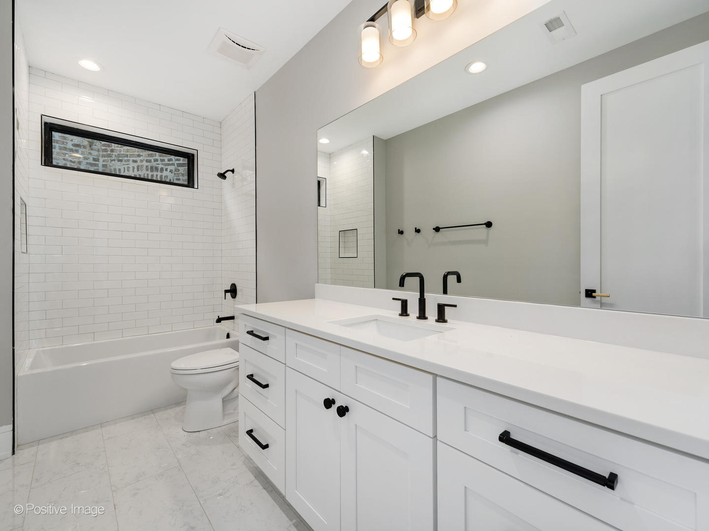 2520 W WILSON Avenue