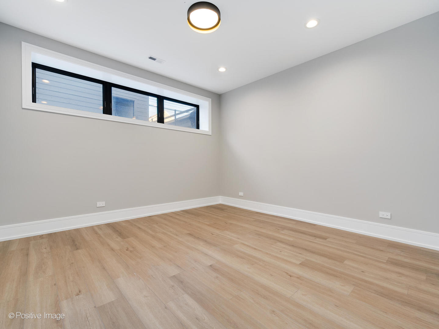 2520 W WILSON Avenue