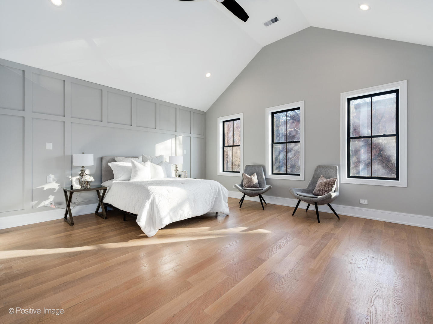 2520 W WILSON Avenue