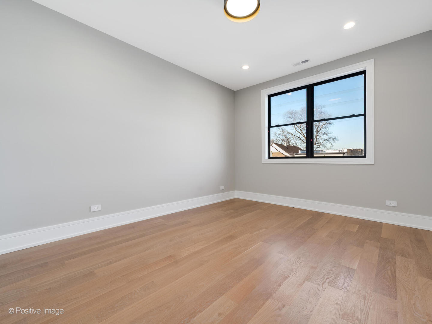 2520 W WILSON Avenue