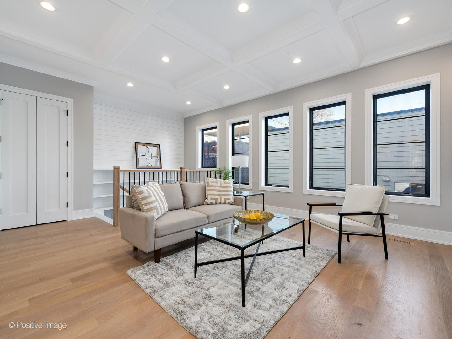 2520 W WILSON Avenue