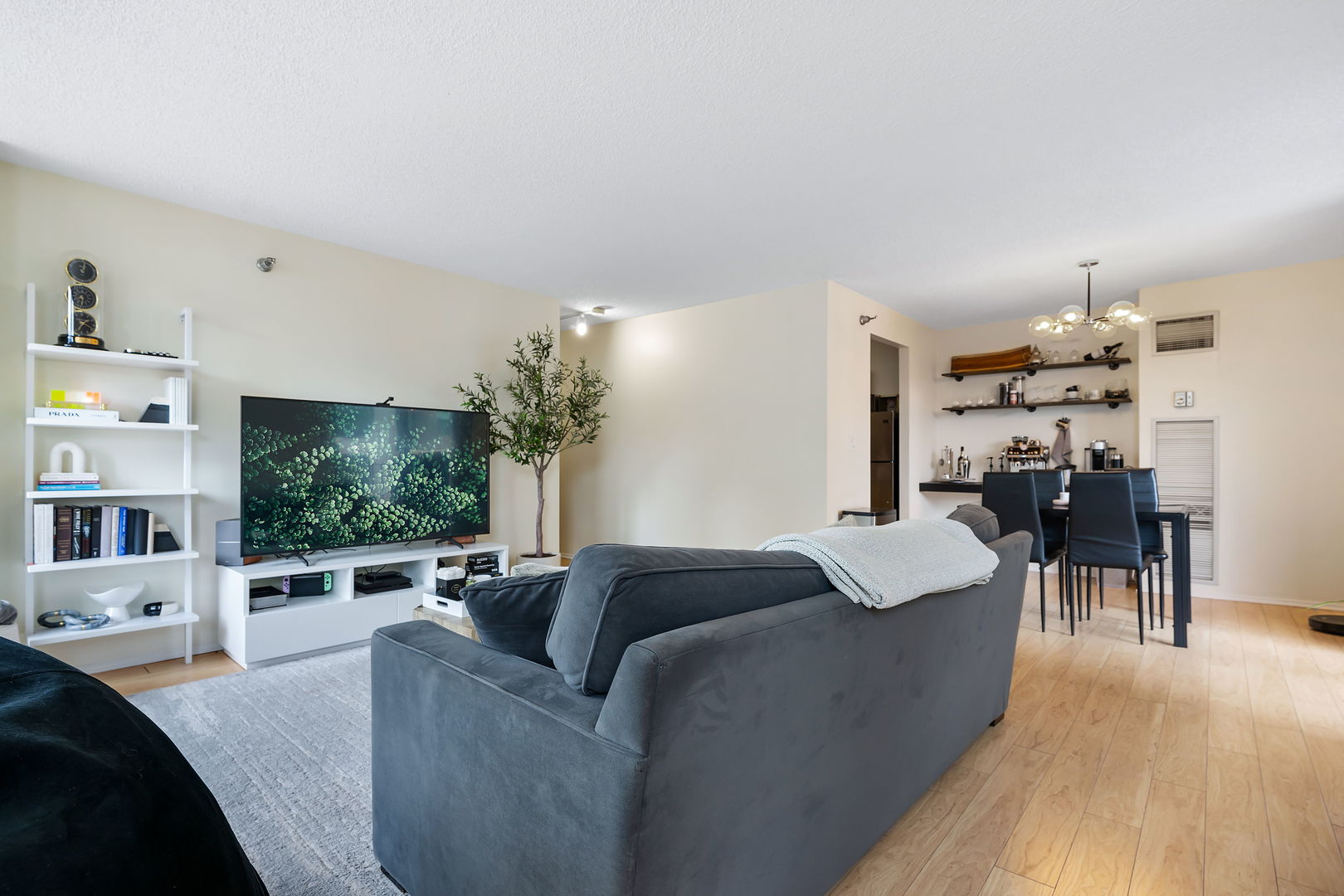 70 W Huron Street Unit: 1409