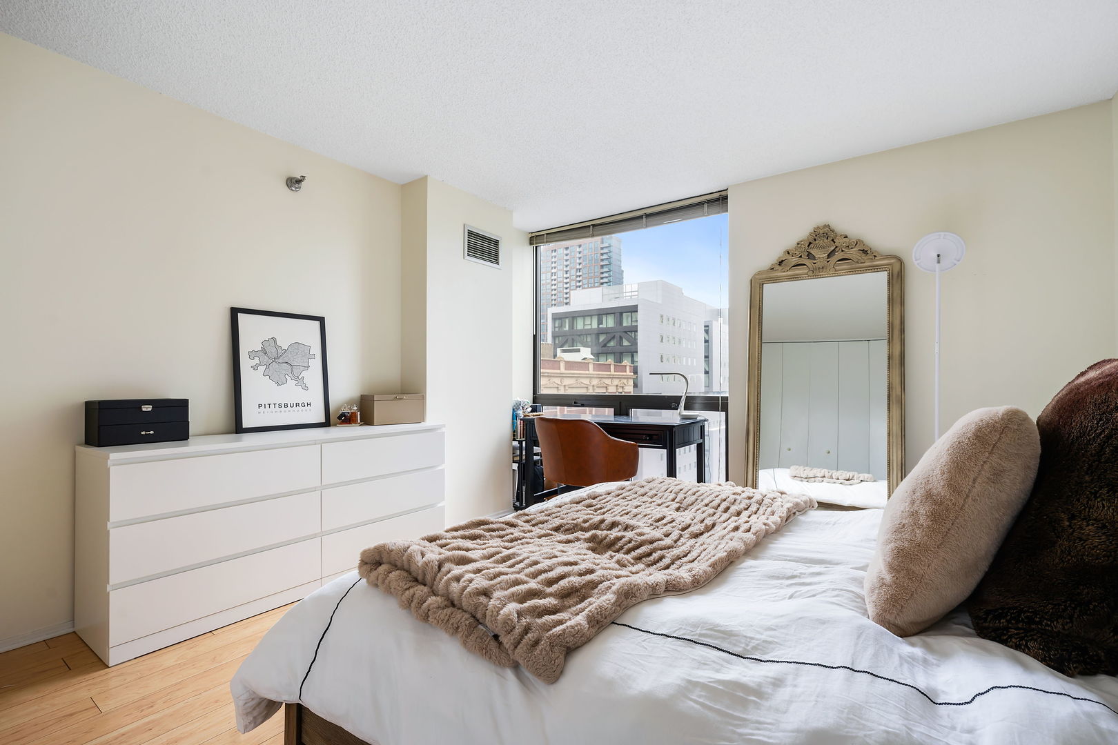 70 W Huron Street Unit: 1409