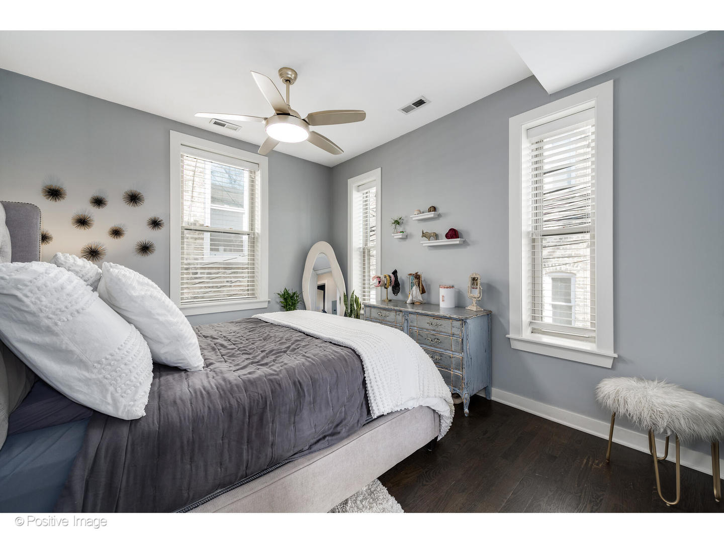 1525 N CLAREMONT Avenue Unit: 2B