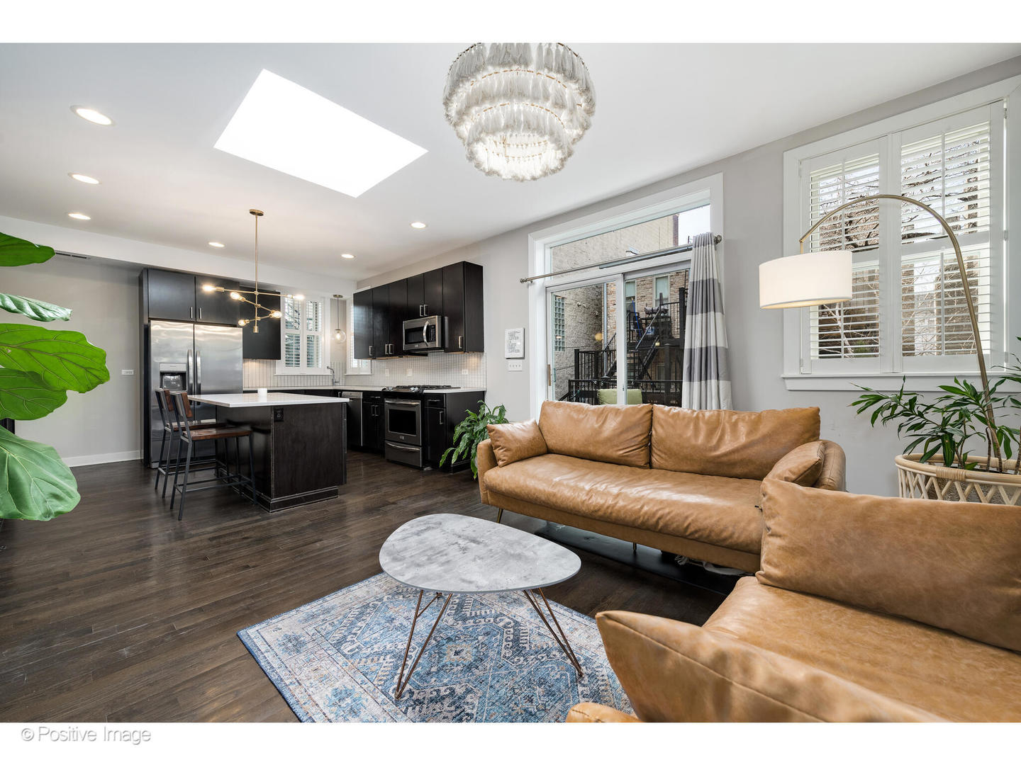 1525 N CLAREMONT Avenue Unit: 2B