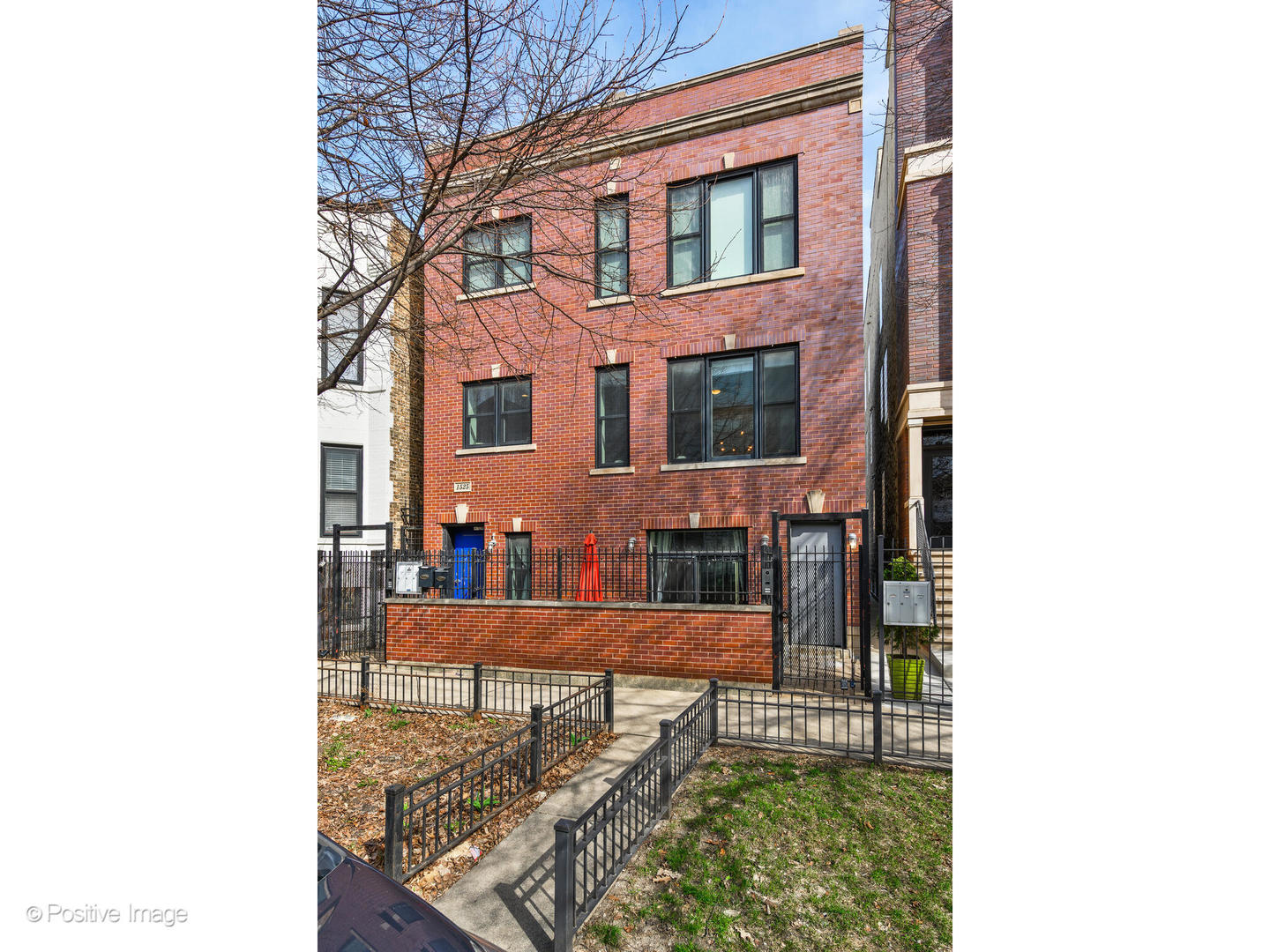 1525 N CLAREMONT Avenue Unit: 2B