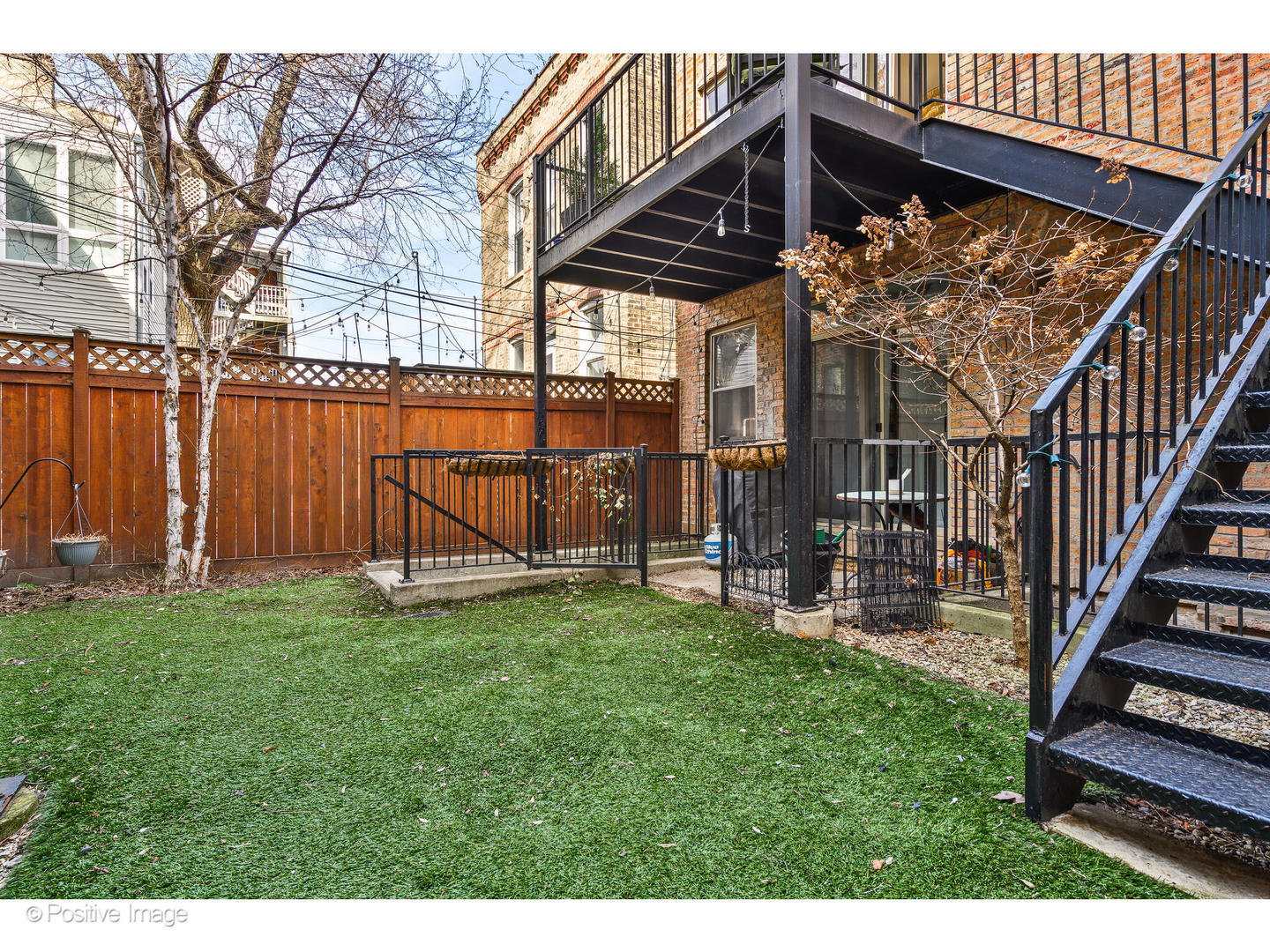 1525 N CLAREMONT Avenue Unit: 2B
