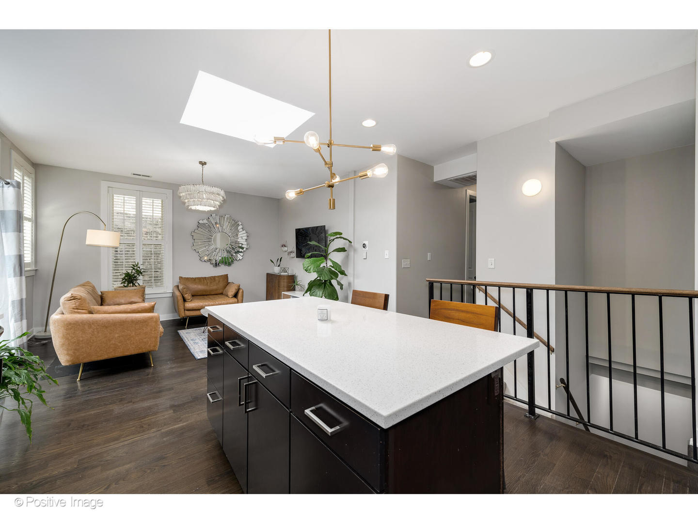 1525 N CLAREMONT Avenue Unit: 2B