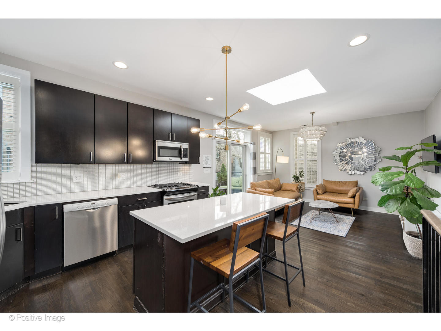 1525 N CLAREMONT Avenue Unit: 2B