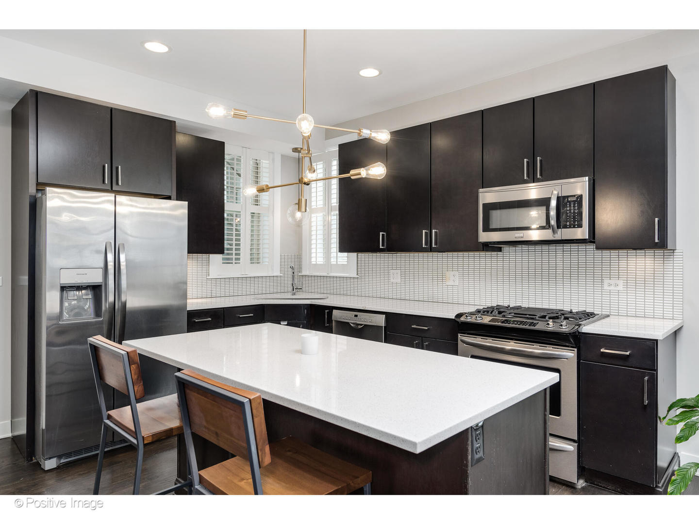 1525 N CLAREMONT Avenue Unit: 2B