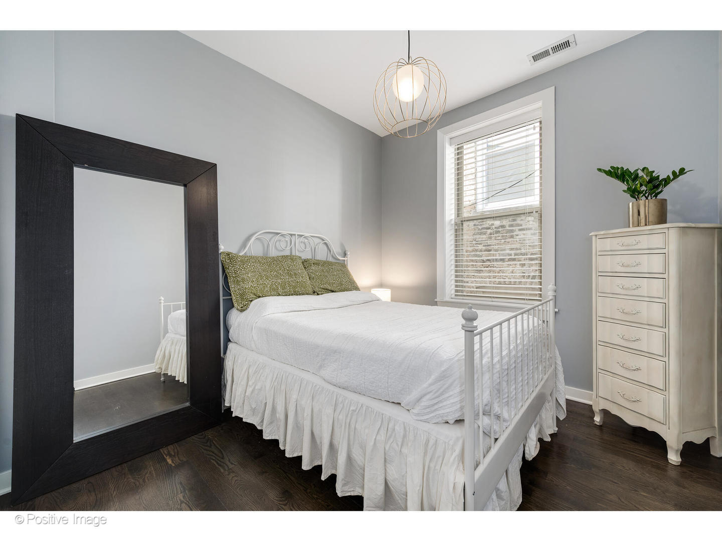 1525 N CLAREMONT Avenue Unit: 2B