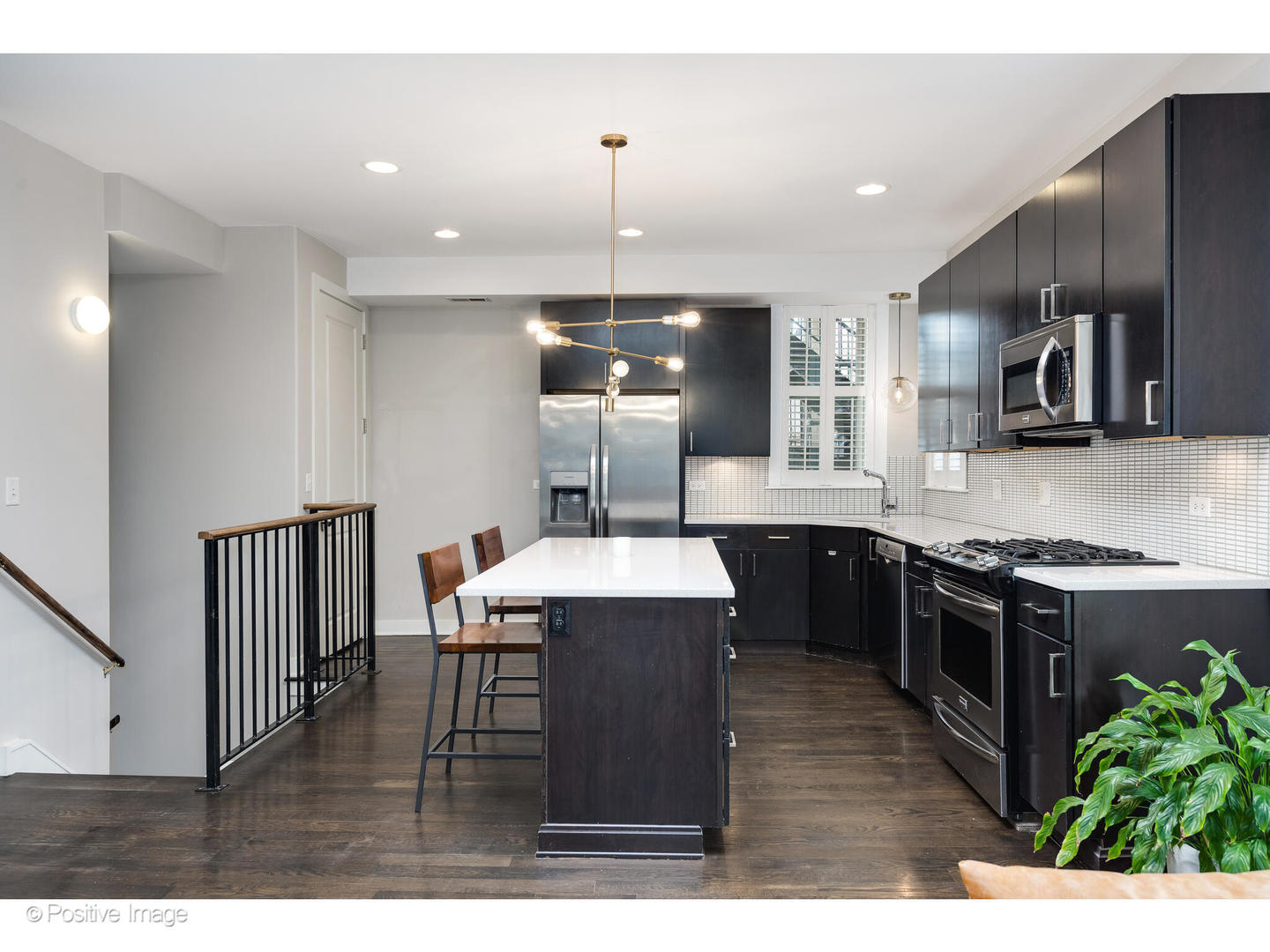 1525 N CLAREMONT Avenue Unit: 2B