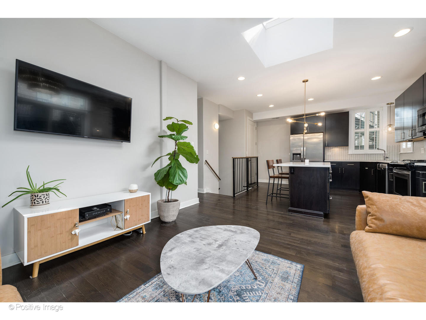 1525 N CLAREMONT Avenue Unit: 2B