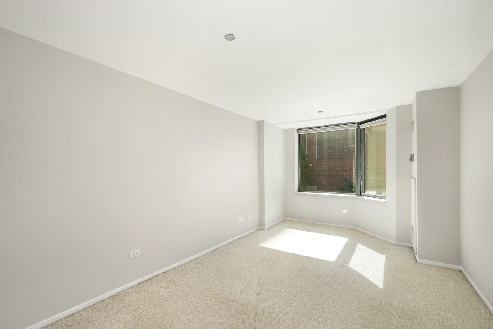 440 N MCCLURG Court Unit: 114