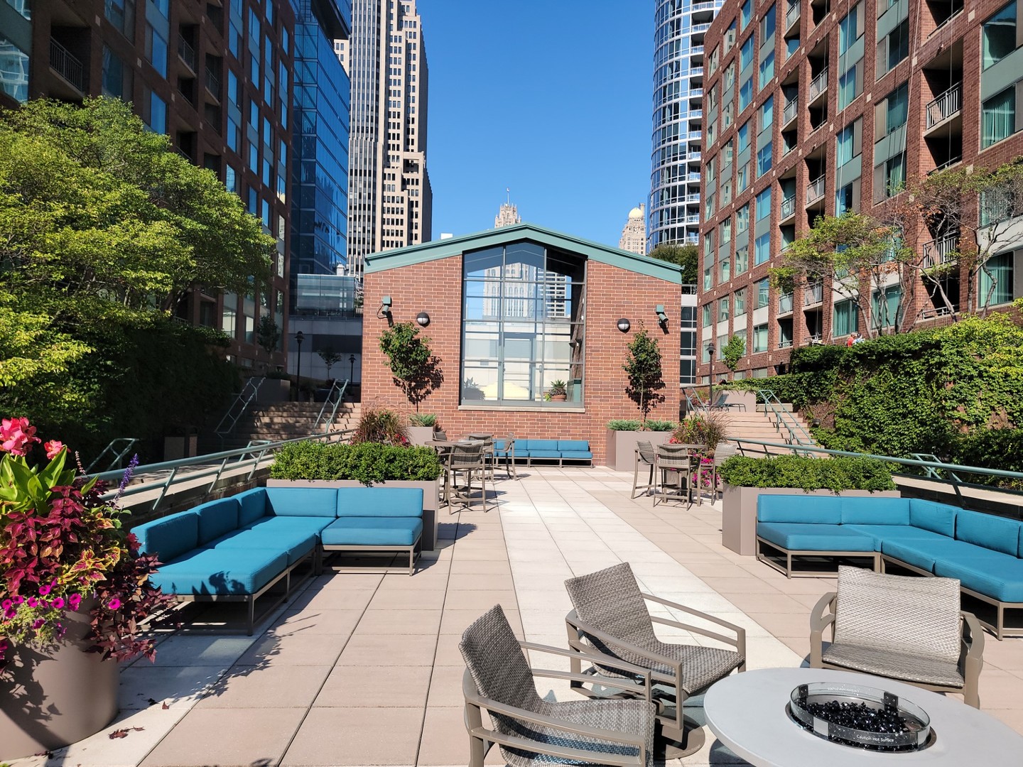440 N MCCLURG Court Unit: 114