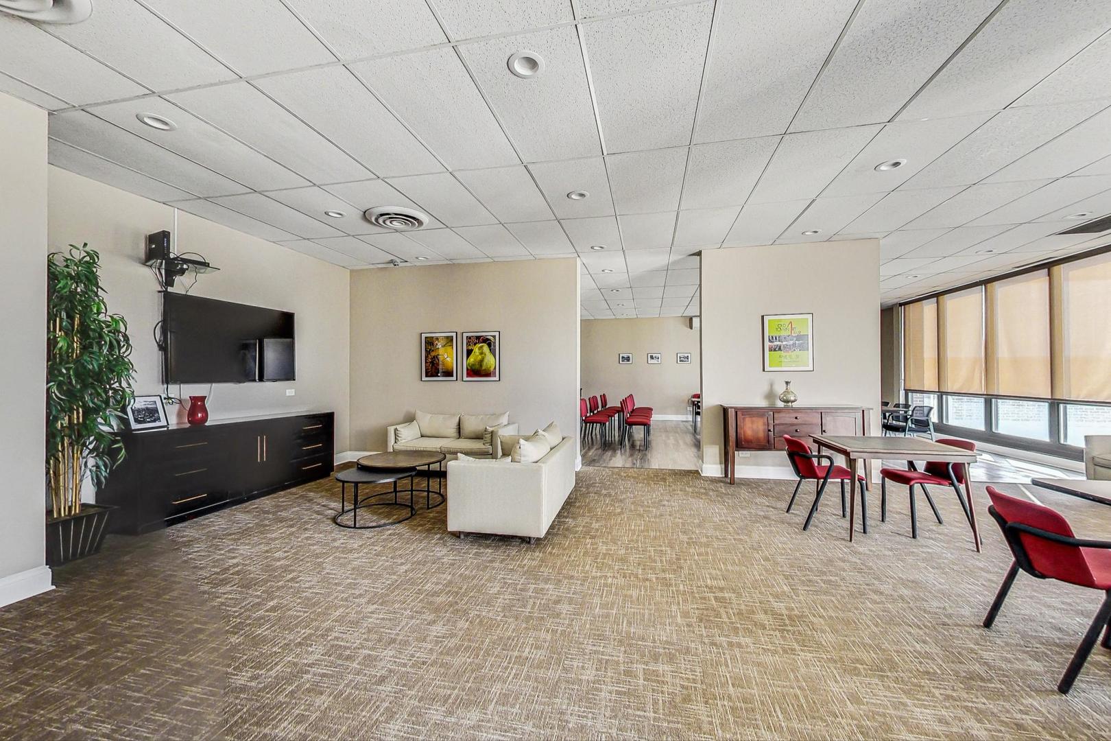 1636 N Wells Street Unit: 912
