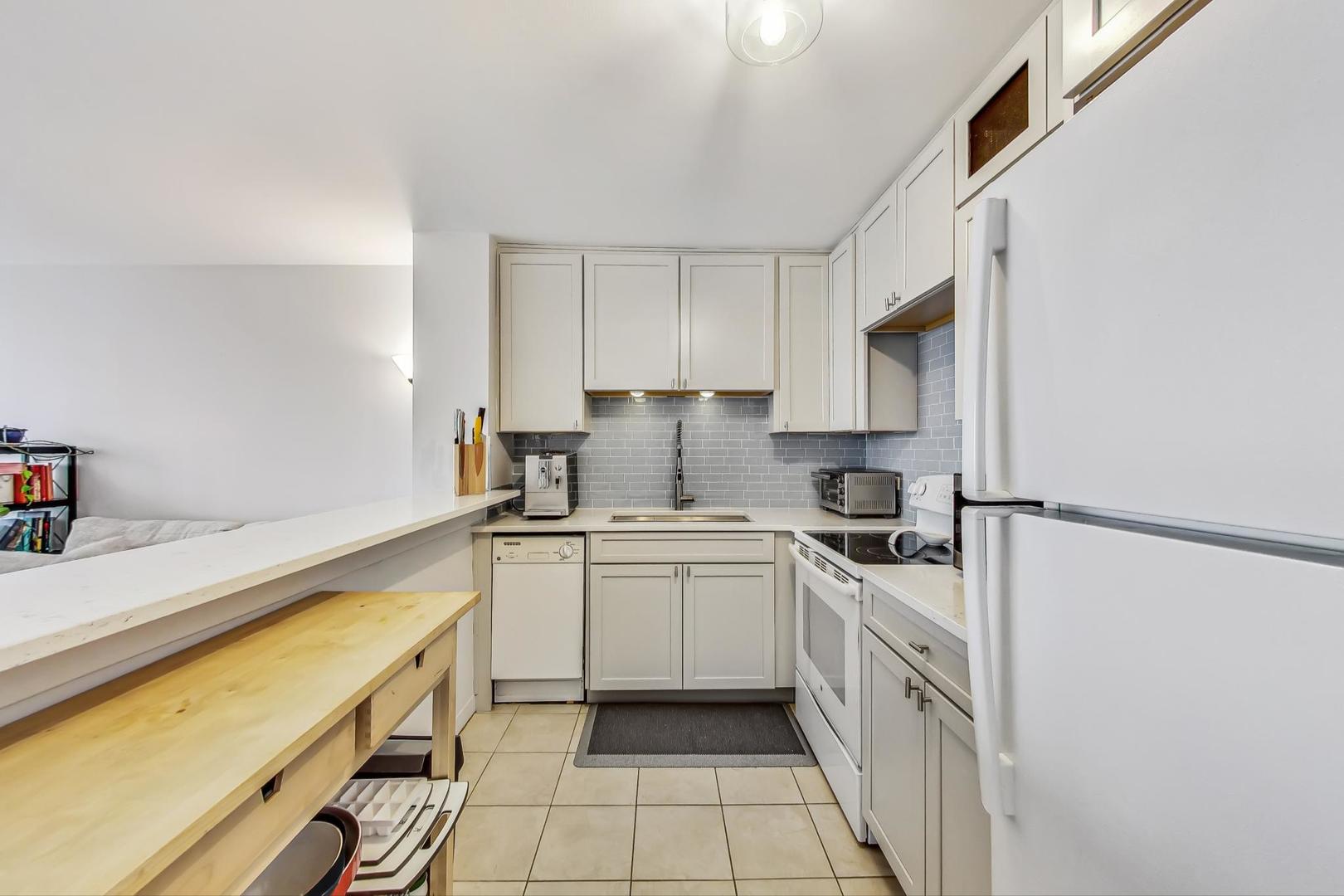 1636 N Wells Street Unit: 912