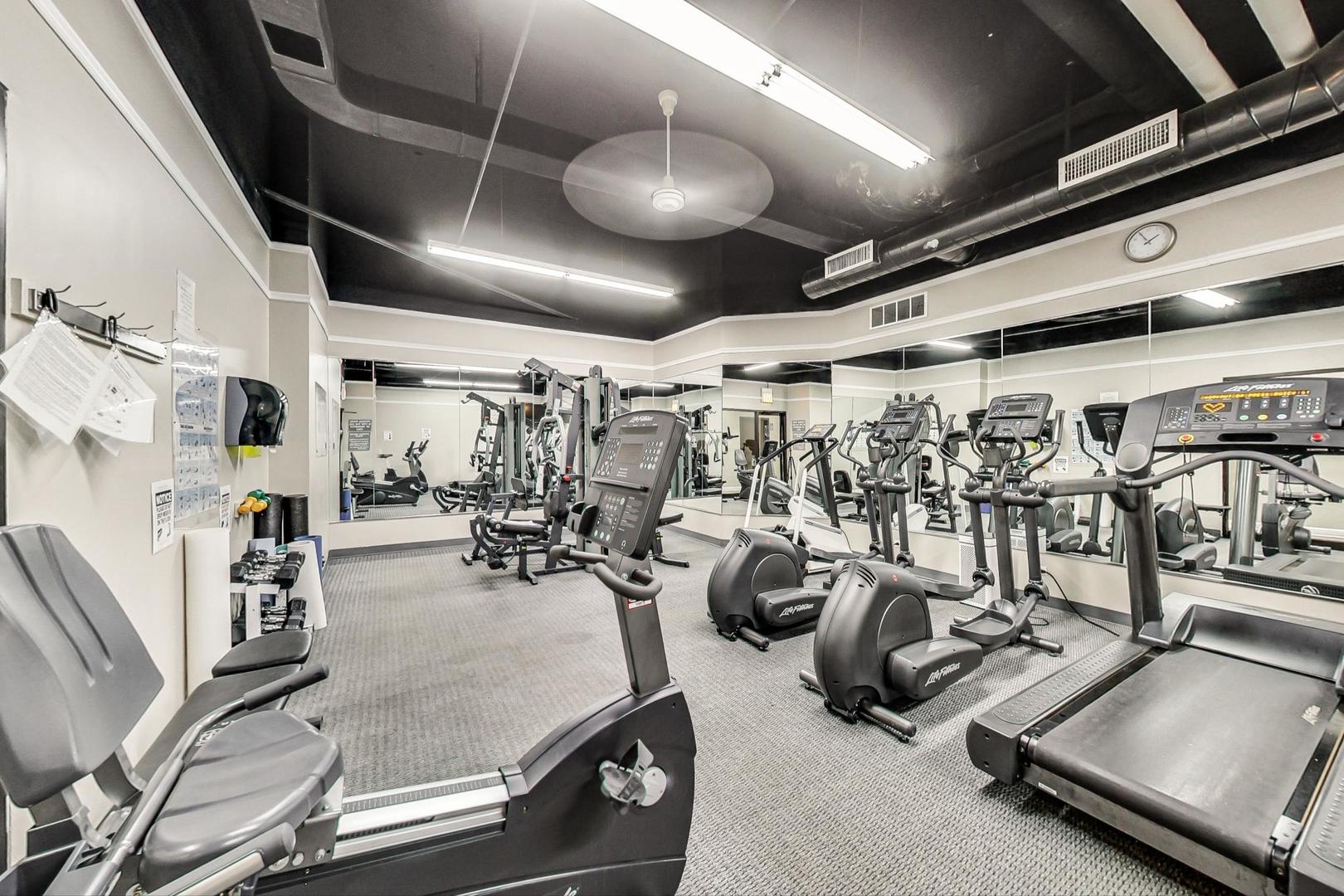 1636 N Wells Street Unit: 912