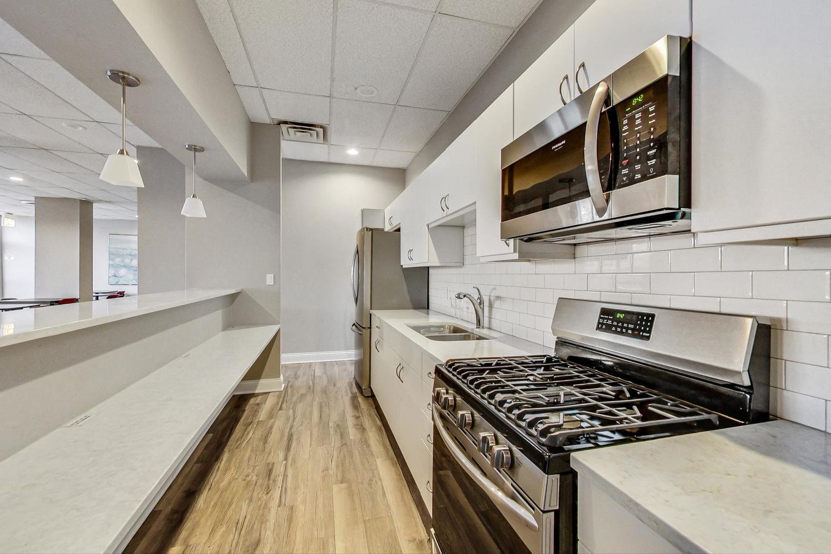 1636 N Wells Street Unit: 912