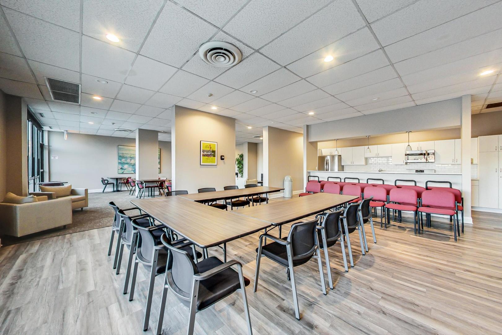 1636 N Wells Street Unit: 912