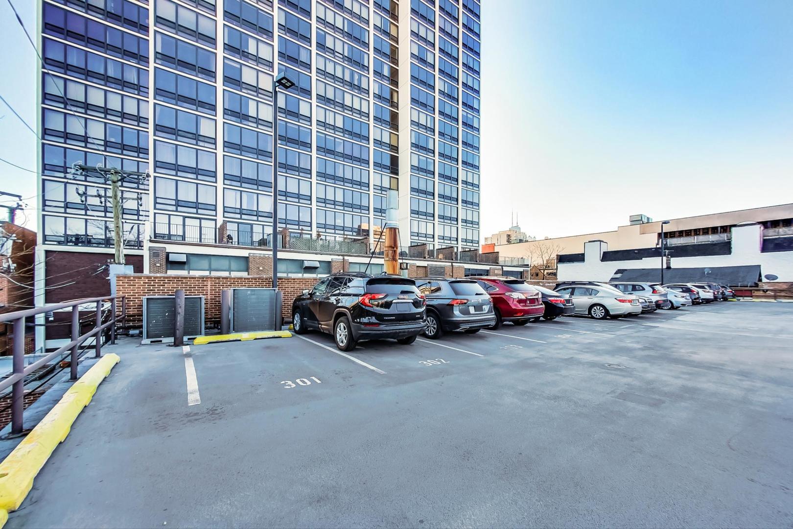 1636 N Wells Street Unit: 912