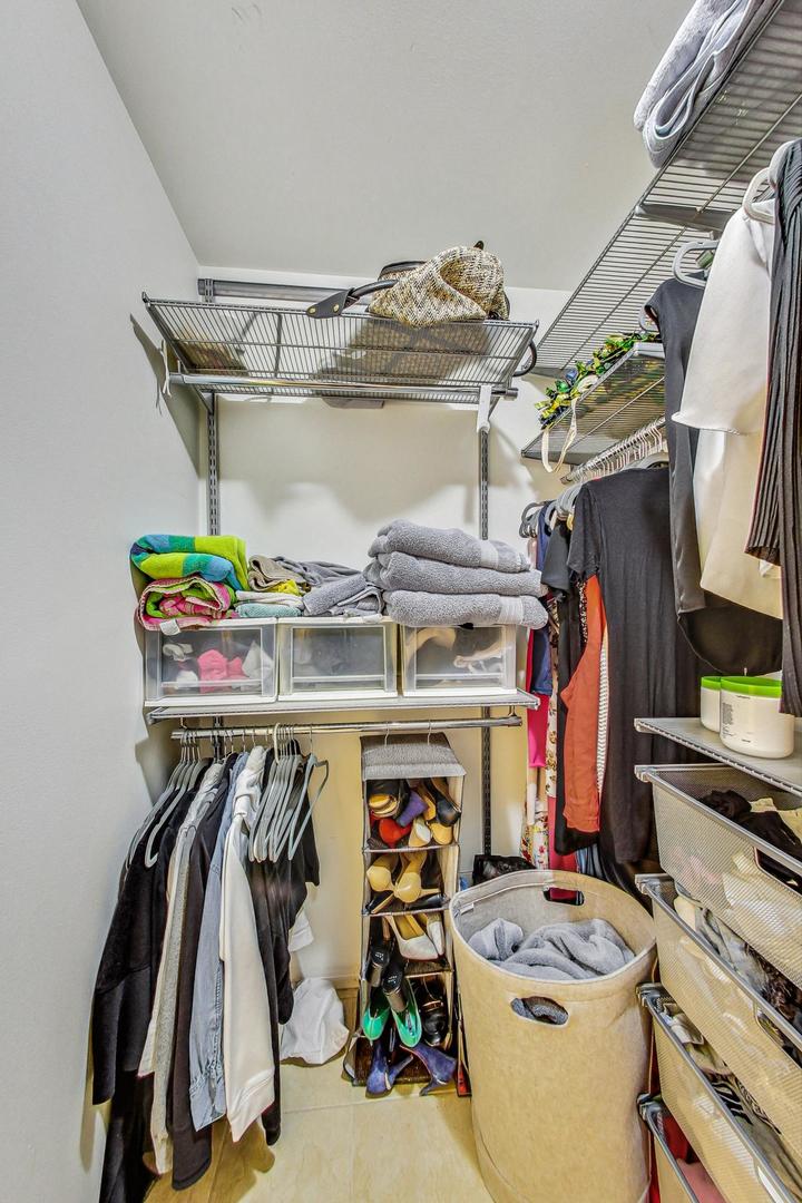 1636 N Wells Street Unit: 912