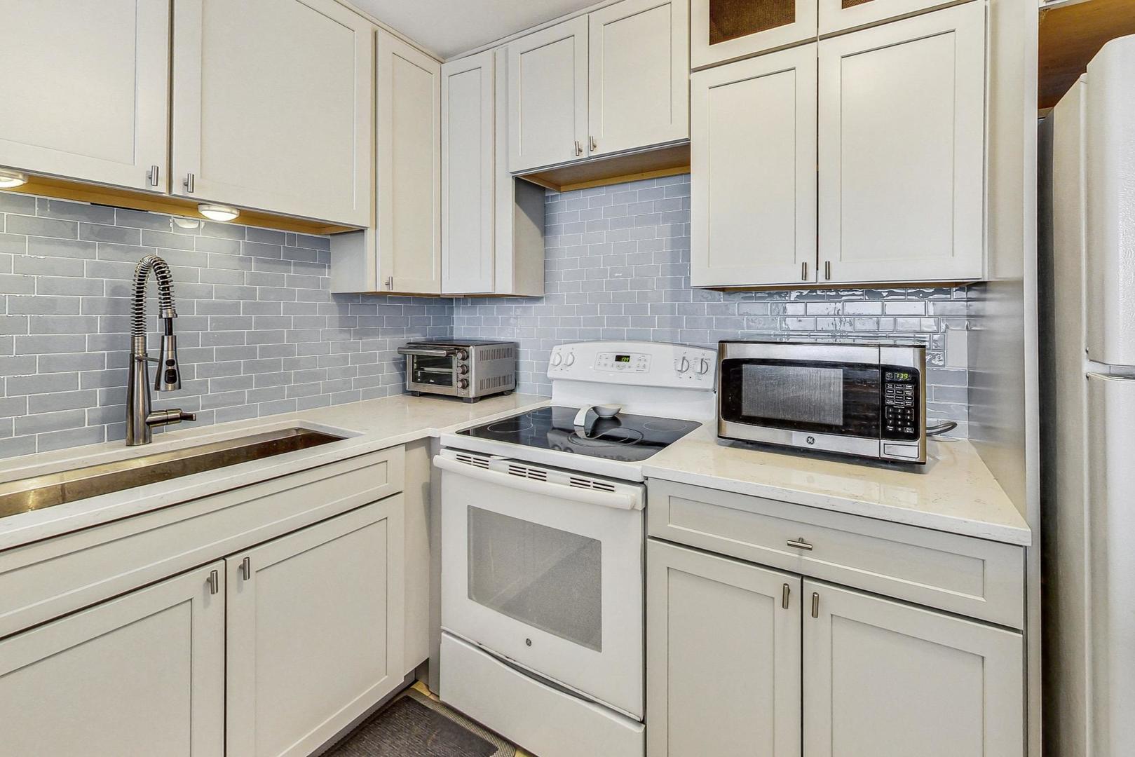 1636 N Wells Street Unit: 912