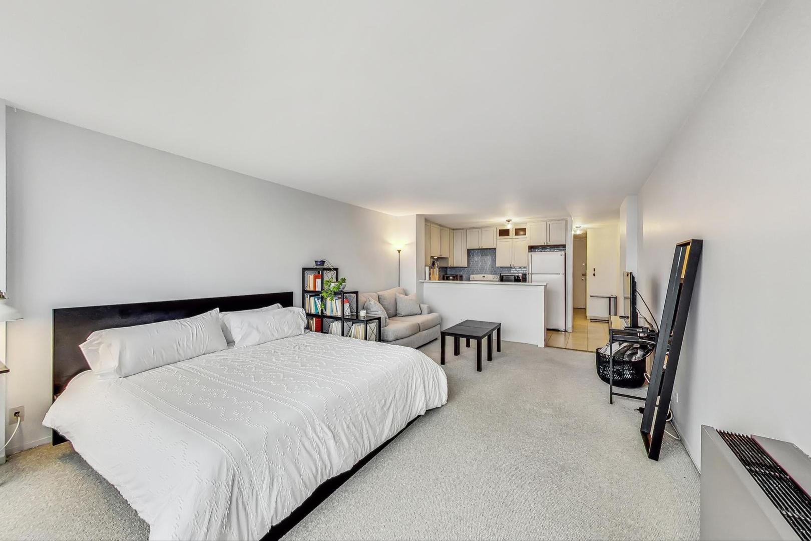 1636 N Wells Street Unit: 912