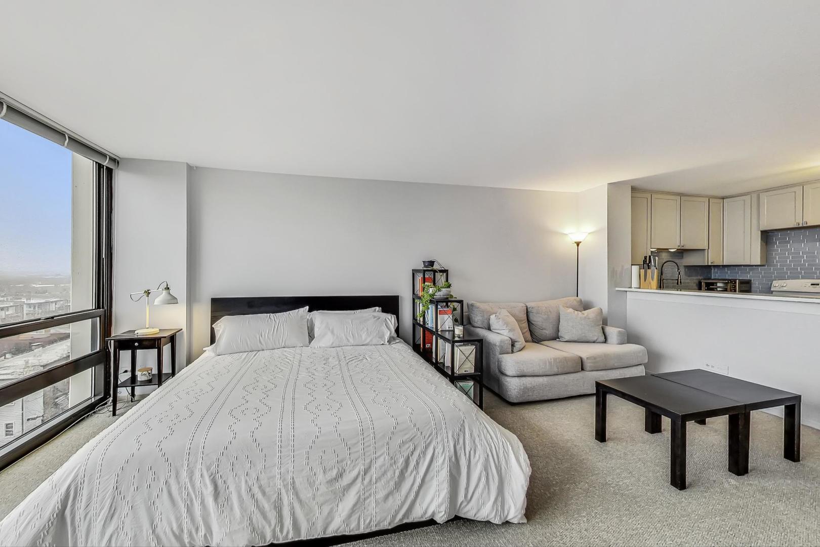 1636 N Wells Street Unit: 912