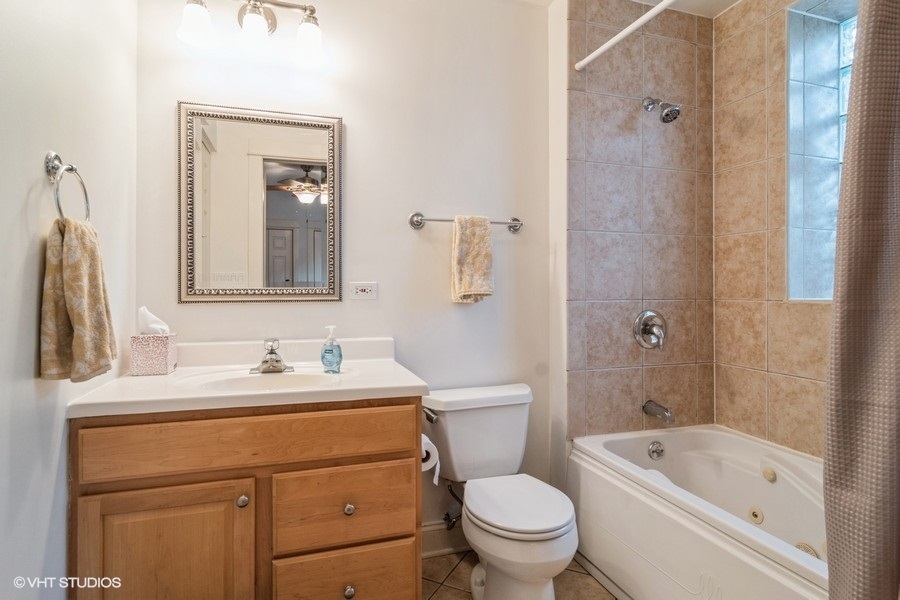 3912 W BYRON Street Unit: 1