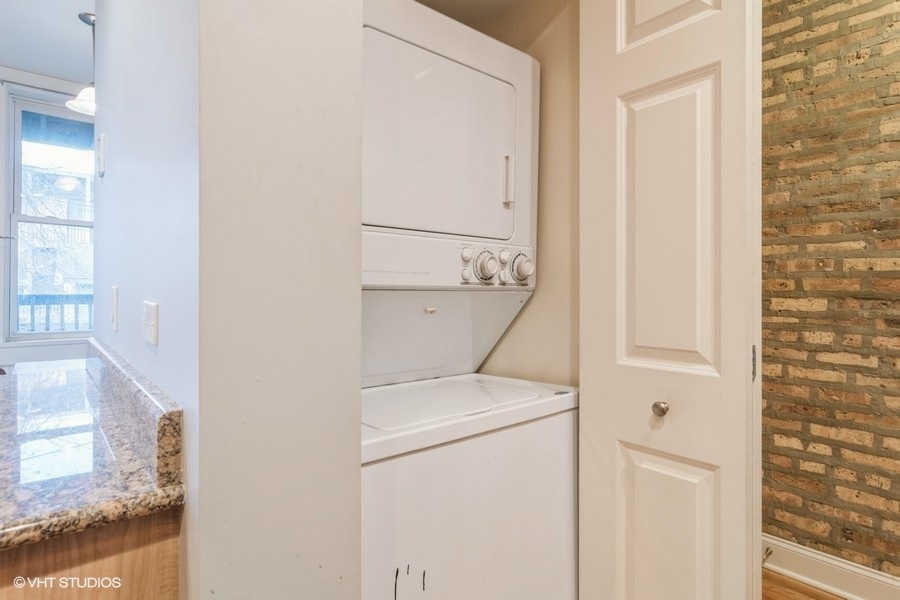 3912 W BYRON Street Unit: 1