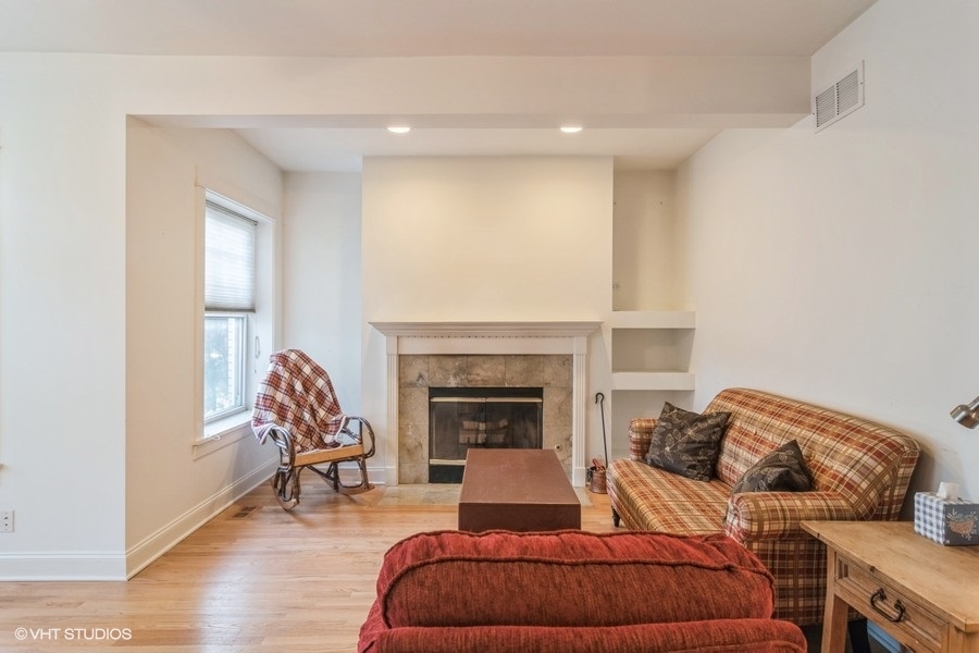 3912 W BYRON Street Unit: 1