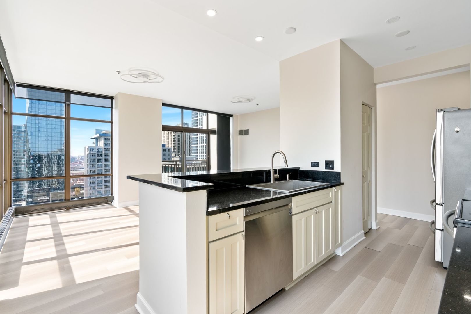 1322 S Prairie Avenue Unit: 1901
