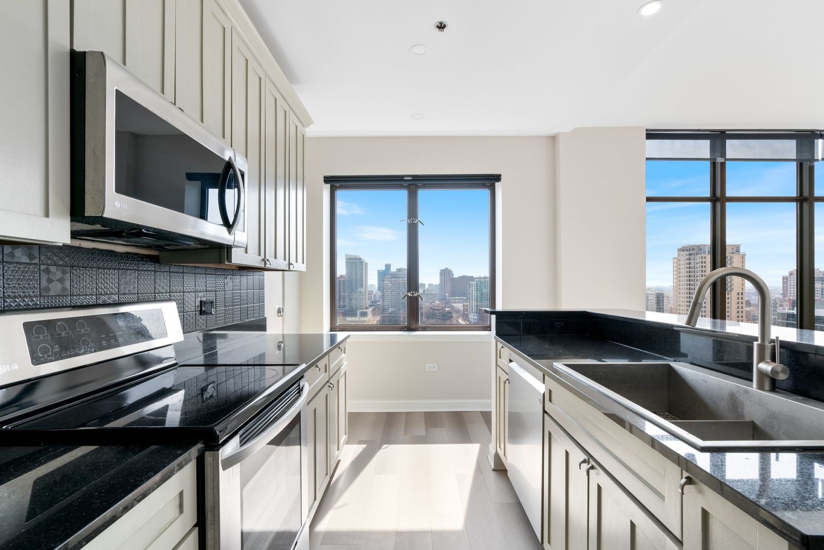 1322 S Prairie Avenue Unit: 1901