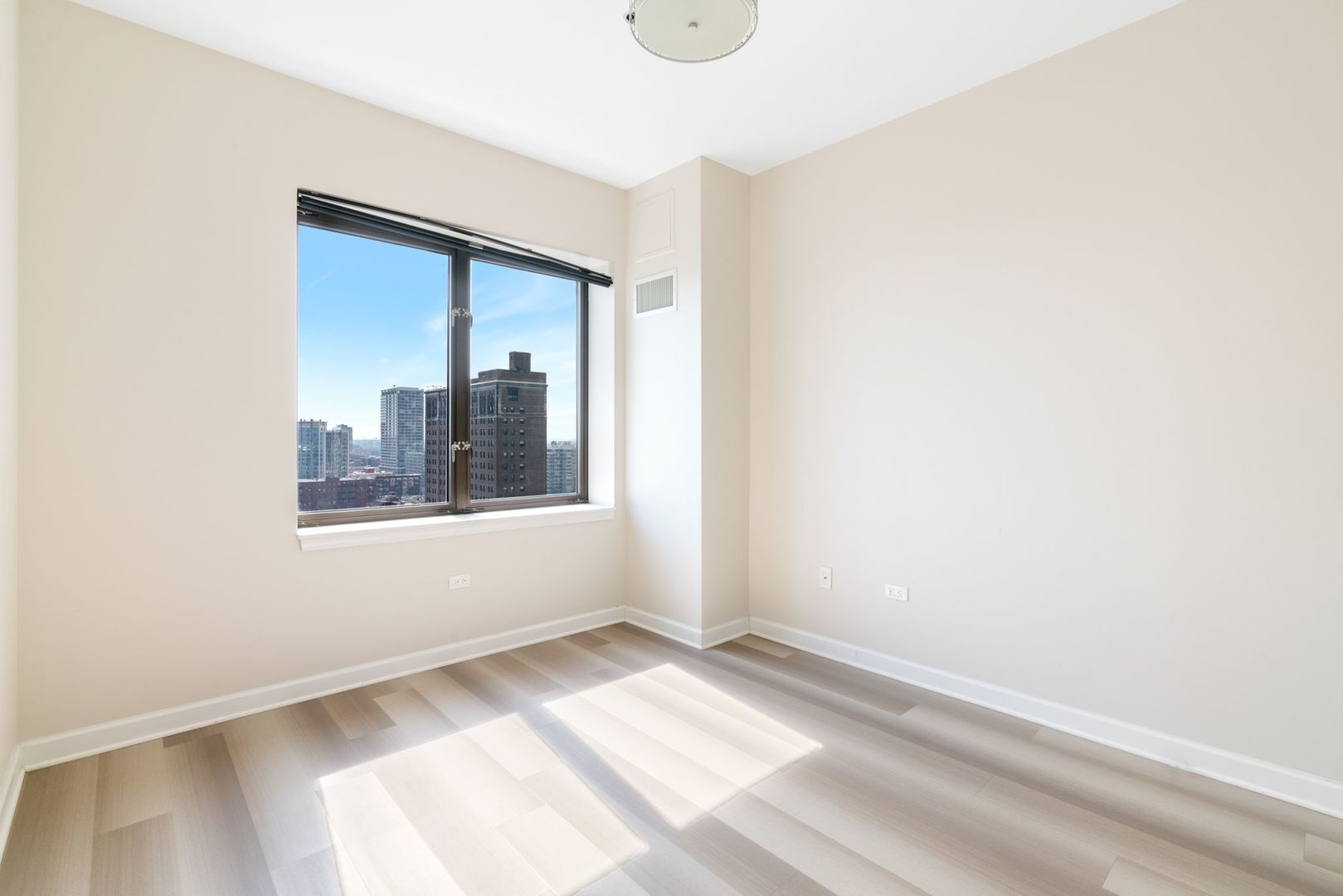 1322 S Prairie Avenue Unit: 1901