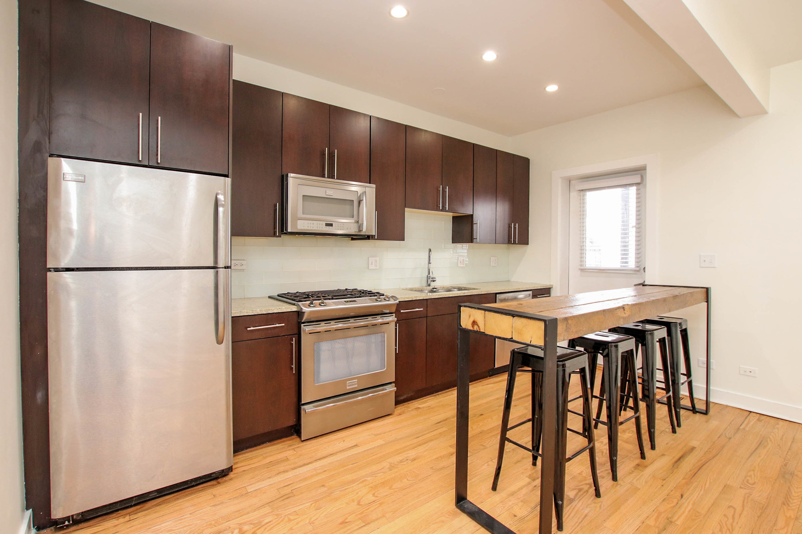 1504 W Roscoe Street Unit: 1W