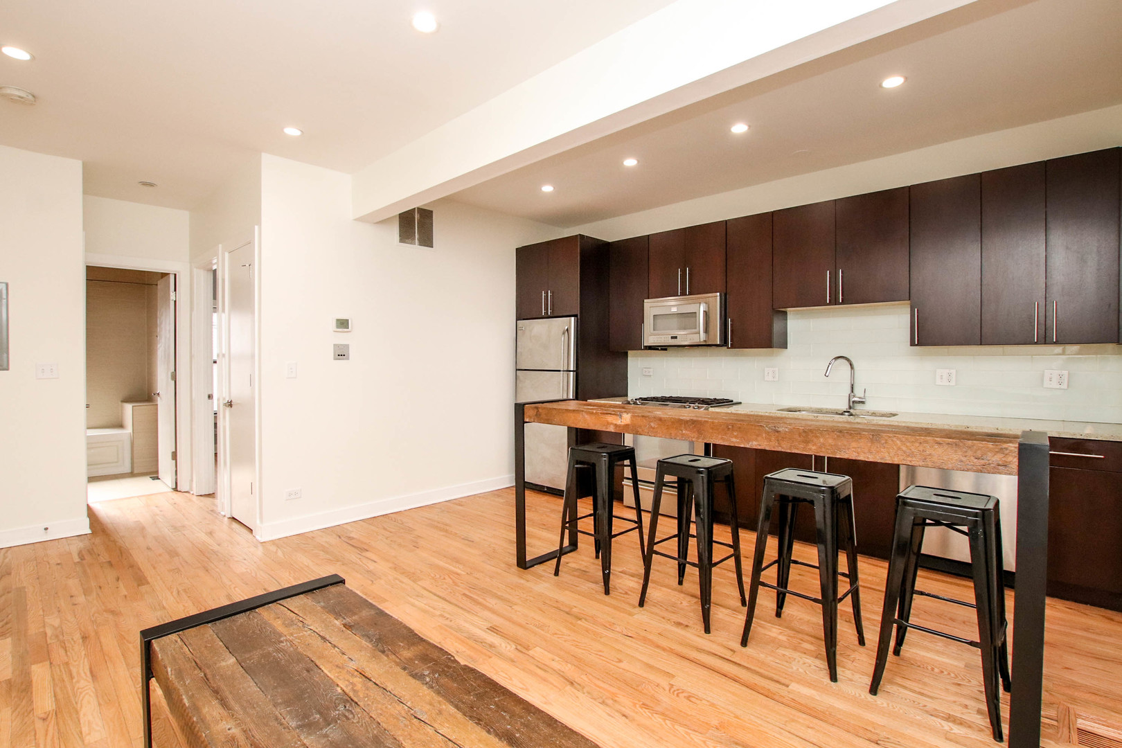 1504 W Roscoe Street Unit: 1W