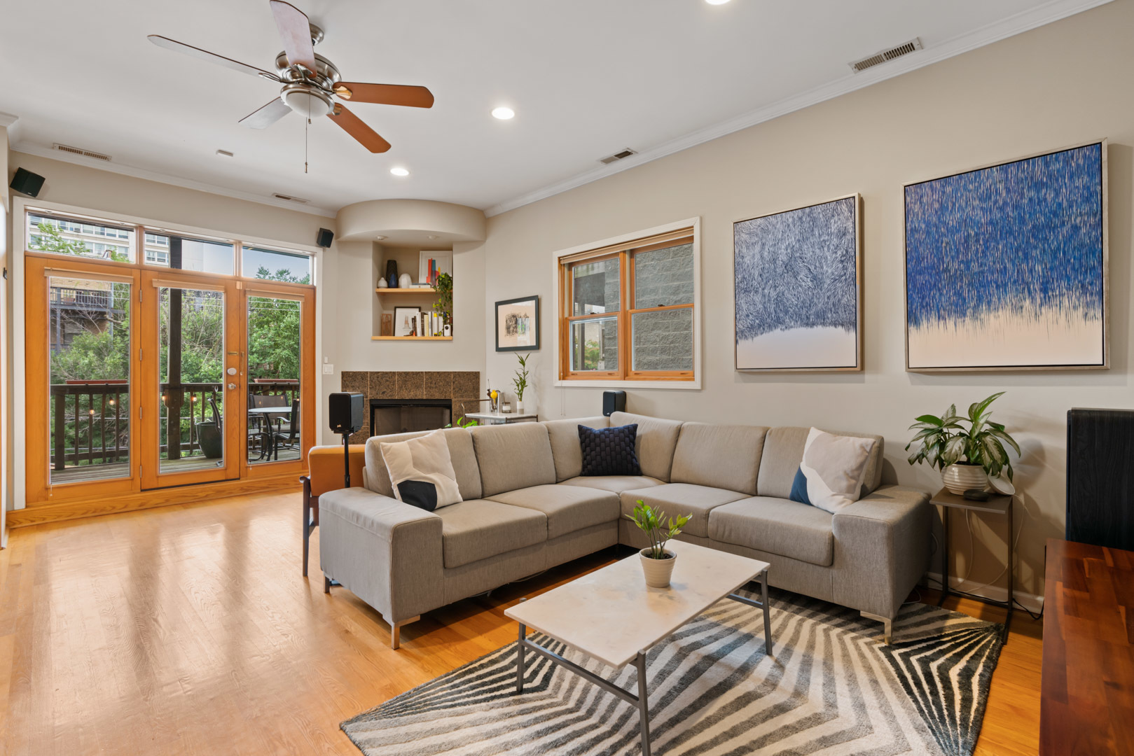 1339 N MOHAWK Street Unit: 2S