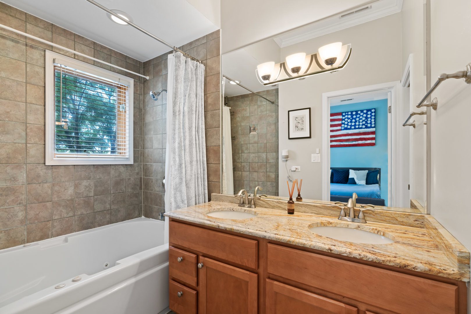 1339 N MOHAWK Street Unit: 2S