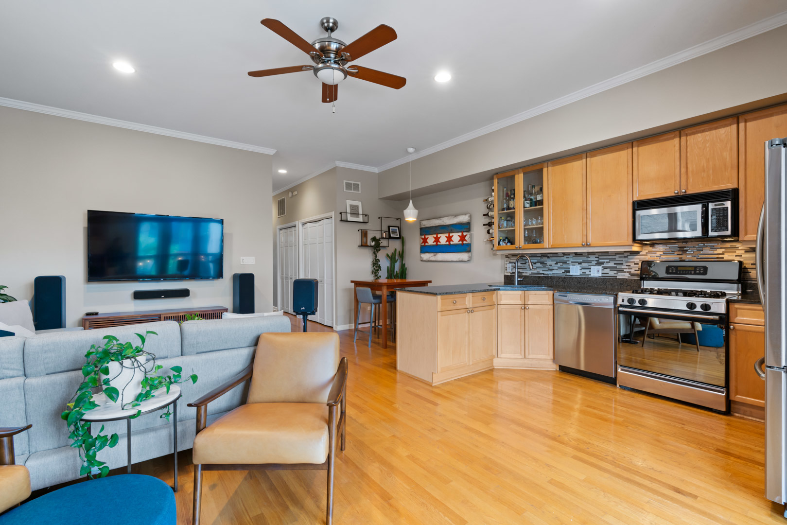 1339 N MOHAWK Street Unit: 2S