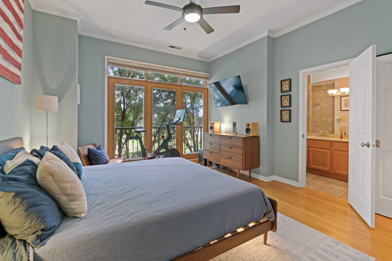 1339 N MOHAWK Street Unit: 2S