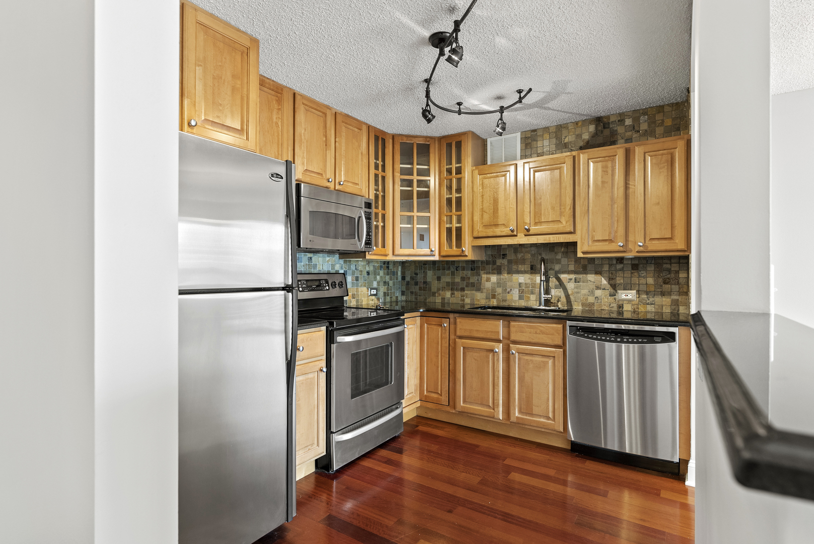 33 W Delaware Place Unit: 17H