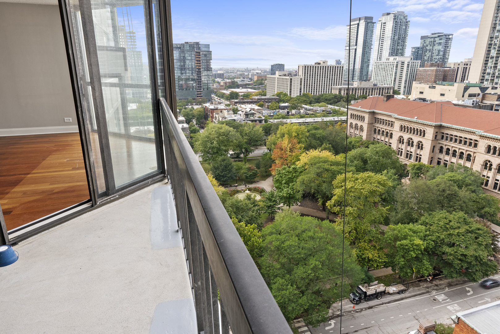 33 W Delaware Place Unit: 17H