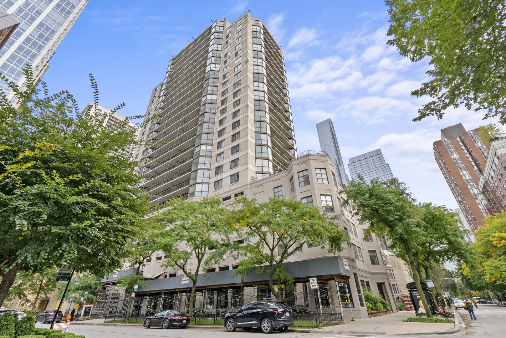 33 W Delaware Place Unit: 17H